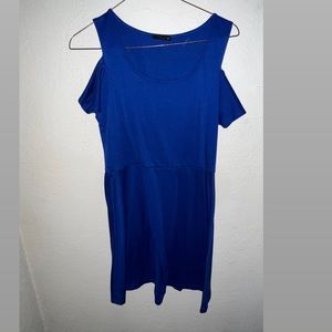 Edge on-shoulder/off-shoulder dress. Never worn. Large.